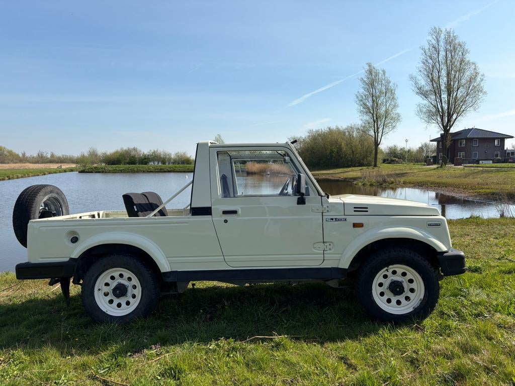 Suzuki Santana Samurai Long Wheel Base !!Gerestaureerd!!, Auto's, Stof, 4 cilinders, Cabriolet, 4 stoelen