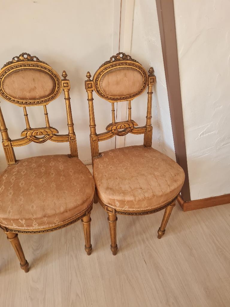 Antieke 19e eeuwse boudoir stoeltjes p/st 75 euro, Ophalen