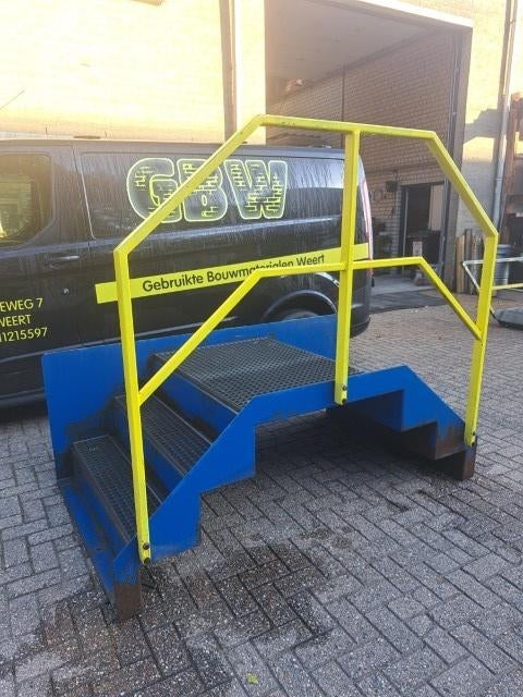 stalen trap met leuning en gegalvaniseerde treden, Doe-het-zelf en Verbouw, Steigers, Ophalen, Gebruikt, Overige typen, Minder dan 2 meter