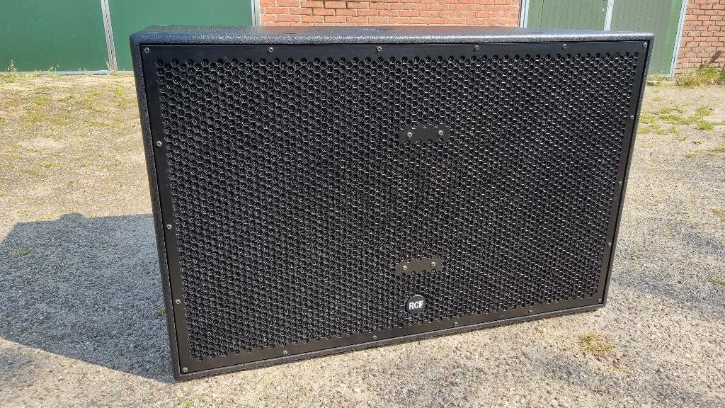 2 x RCF SUB 8006-AS High Power Subwoofer inclusief cover, Ophalen, Zo goed als nieuw, Audio