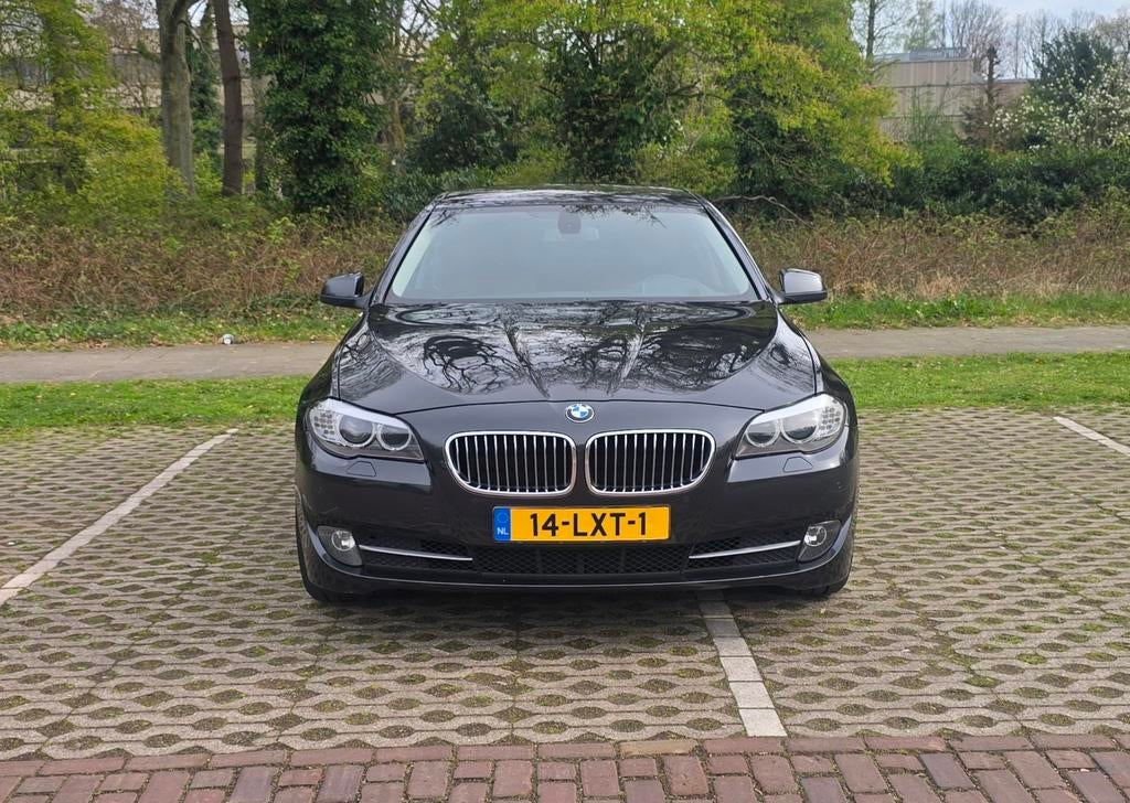 BMW 5-Serie 3.0 I 528 AUT 2010 Grijs, Auto's, BMW, Euro 5, Achterwielaandrijving, 2996 cc, Bruin