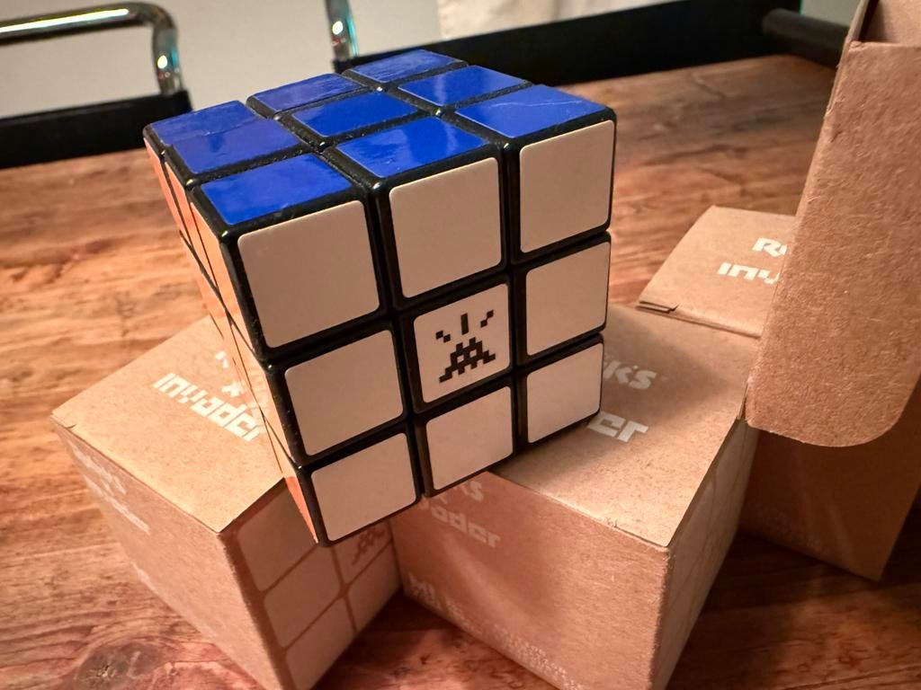 Space Invader rubiks cube Mima Brussel, Antiek en Kunst, Kunst | Designobjecten, Ophalen of Verzenden
