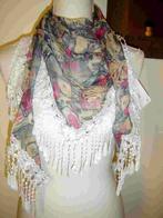 TRENDY sjaaltje met gave print en gehaakte rand - nieuw!!, Kleding | Dames, Mutsen, Sjaals en Handschoenen, Ophalen of Verzenden