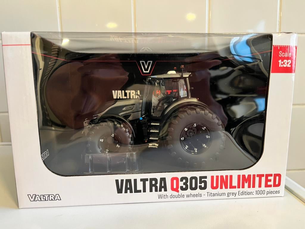 Valtra Q305 Dubbellucht UH 1/32, Ophalen of Verzenden, Nieuw, Tractor of Landbouw, Universal Hobbies