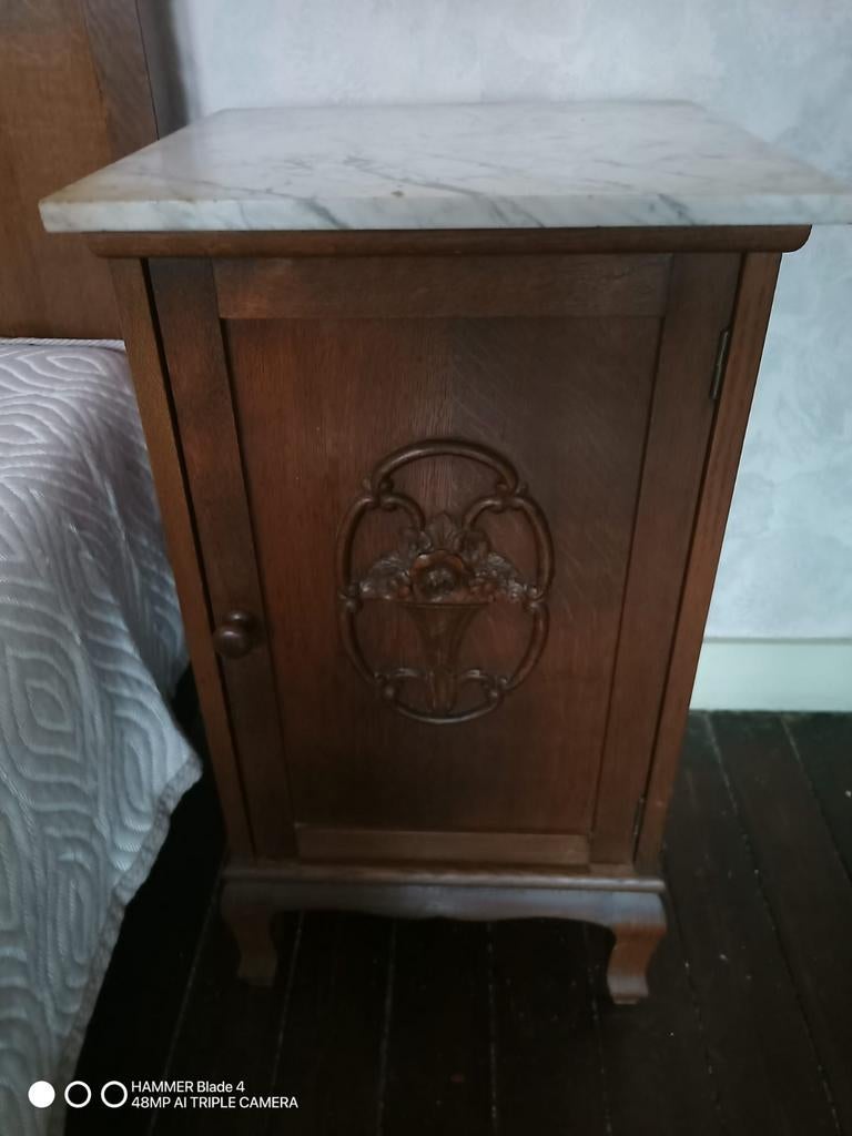 2 Nachtkastjes hout Antiek met marmer blad, Huis en Inrichting, Slaapkamer | Nachtkastjes, Ophalen, Gebruikt, Minder dan 45 cm