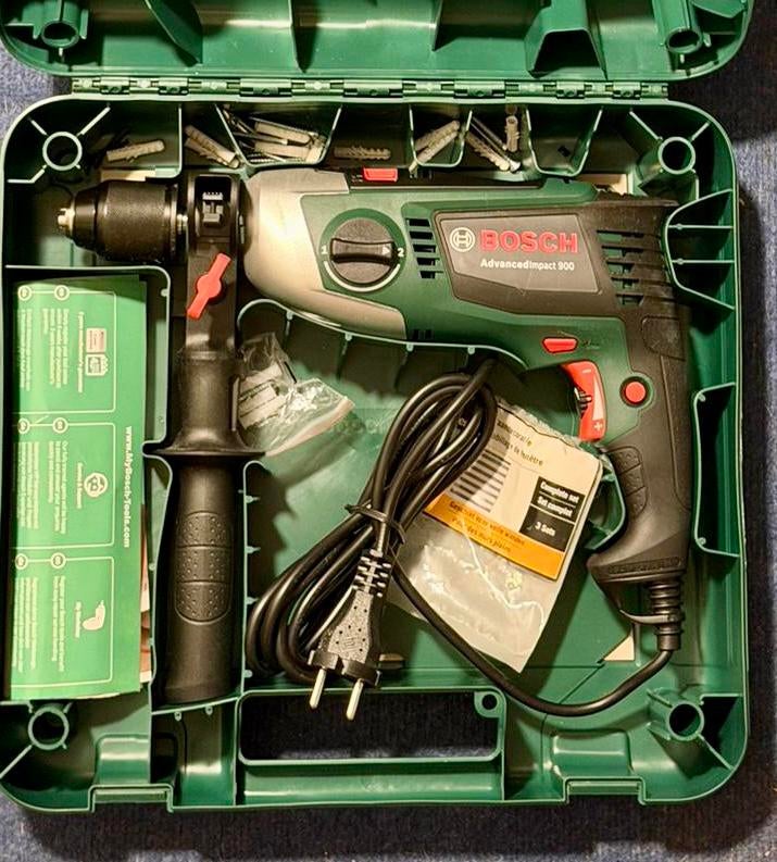 Bosch klopboormachine 900W + boorset te huur – compleet, Ophalen, Zo goed als nieuw, Boormachine