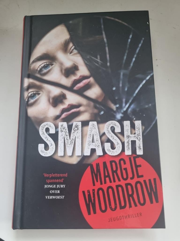 Smash - Margje Woodrow Jeugdthriller, Ophalen of Verzenden, Zo goed als nieuw