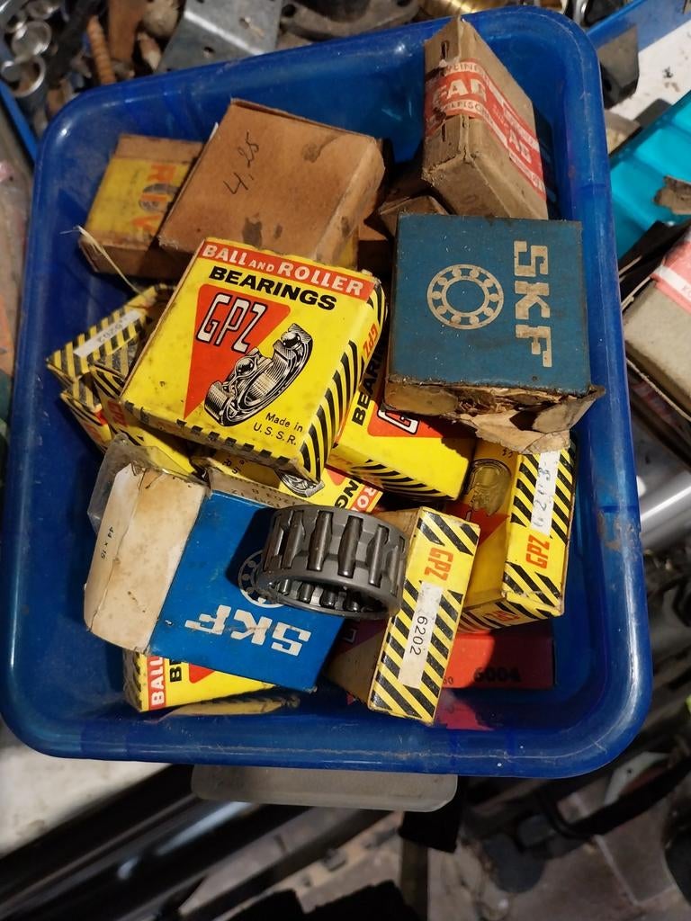 Te koop nieuwe kogellagers oliekeringen  naaldlagers druklag, Ophalen, Winkel, Super of Benzinepomp, Zegels, Bonnen of Punten