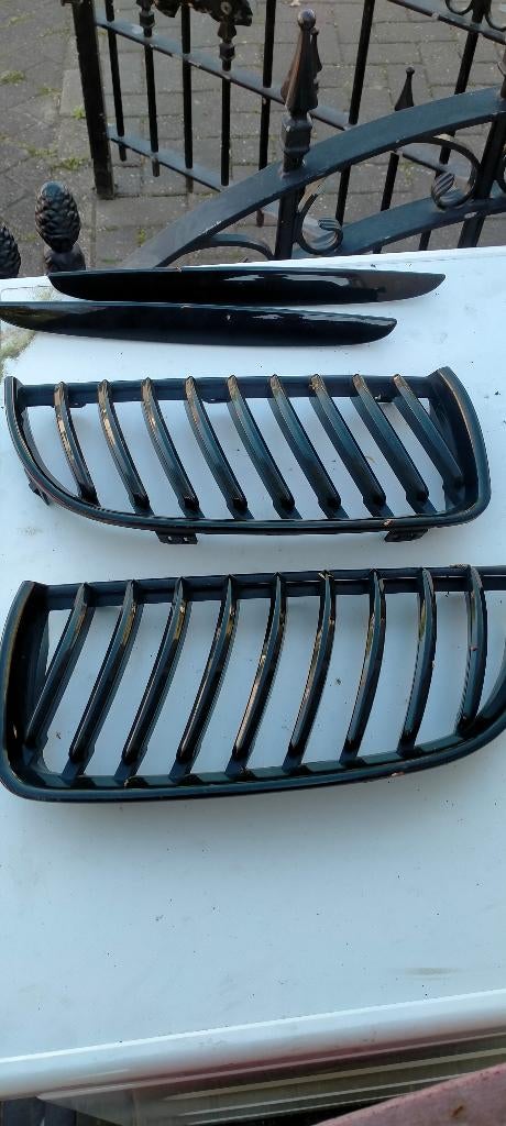 Te koop grille nieren hoogglans zwart e91 tevens breedset!, Ophalen, Gebruikt, BMW, Bumper