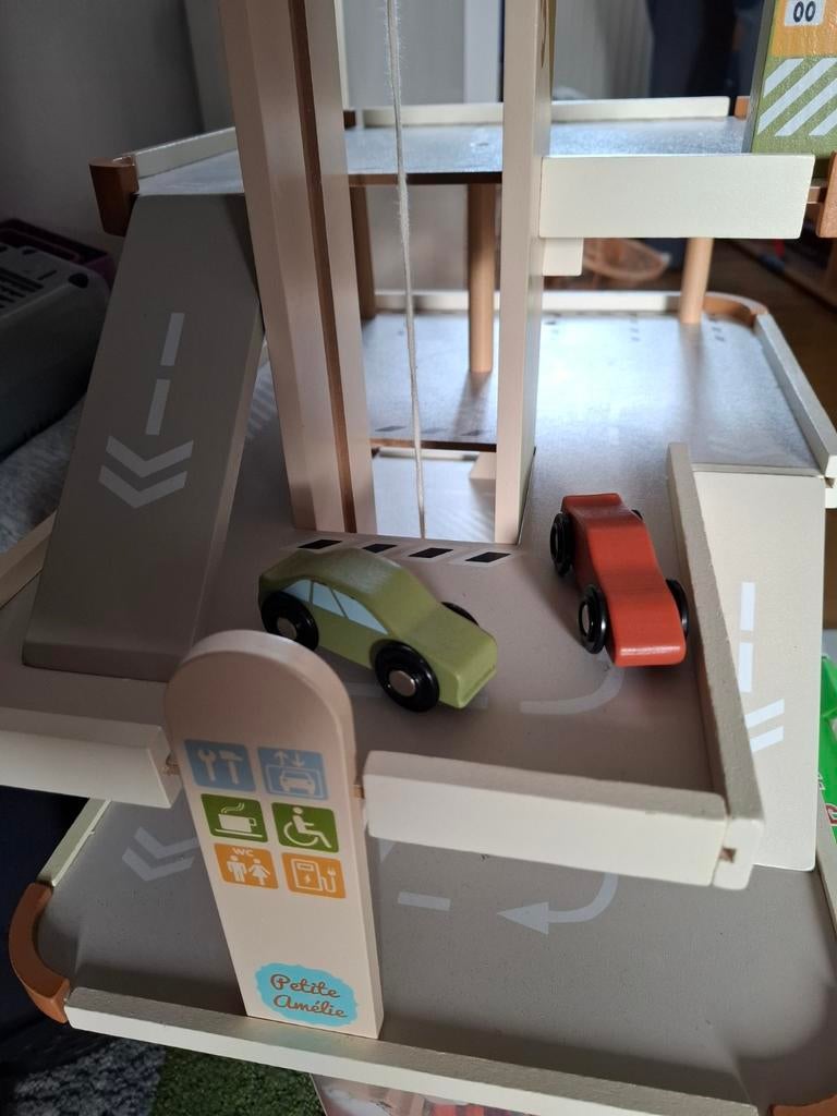 Houten garage Petite Amélie, Ophalen, Zo goed als nieuw