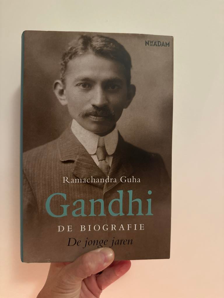 Gandhi: De biografie - De jonge jaren (Ramachandra Guha), Ophalen of Verzenden, Zo goed als nieuw, Politiek