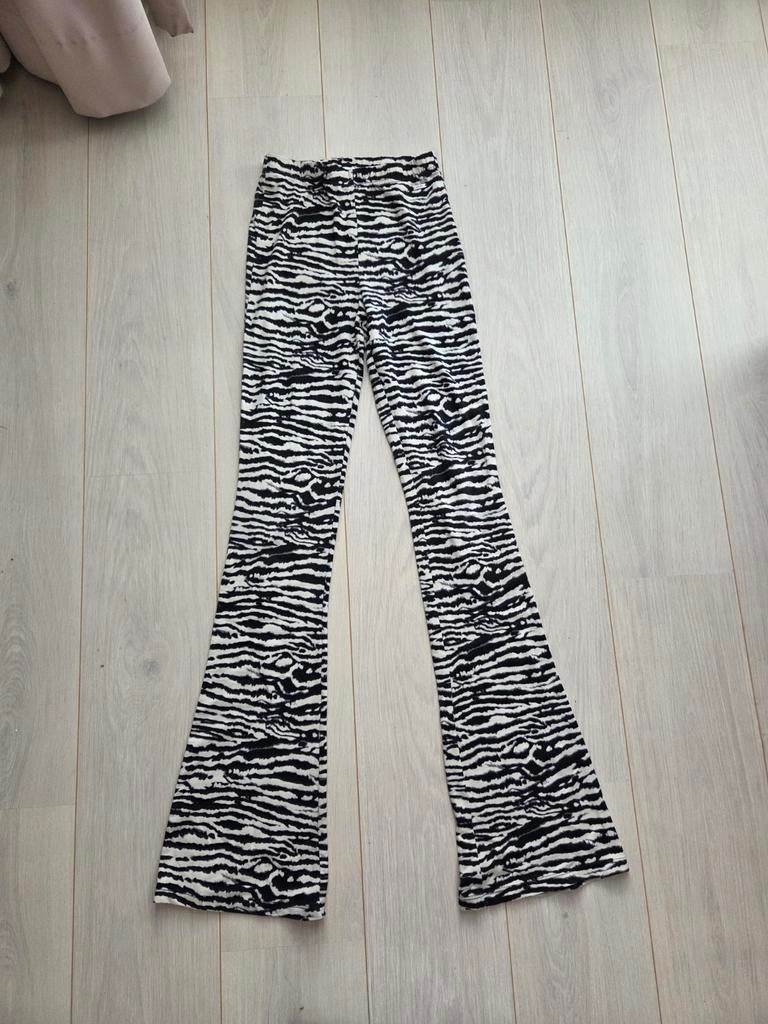 Ambika broek Elin flared Zebra tijger ivoor wit zwart S, Wit, Ophalen of Verzenden, Zo goed als nieuw, Maat 36 (S)