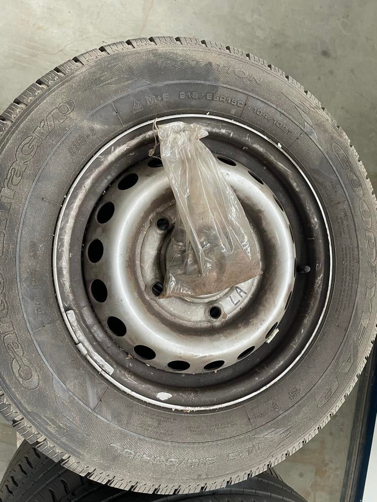 Twee sets banden: Continental en Michelin, Auto-onderdelen, Banden en Velgen, Ophalen, 16 inch, All Season, Band(en)