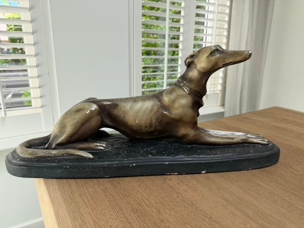 Prachtig Frans gesigneerd beeld van een windhond, Ophalen of Verzenden