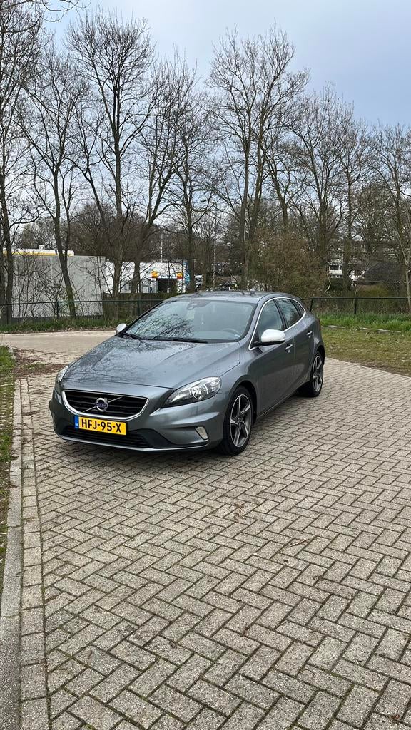 Volvo V40 T2 R-Design, Auto's, Volvo, Voorwielaandrijving, 4 cilinders, 122 pk, 1331 kg