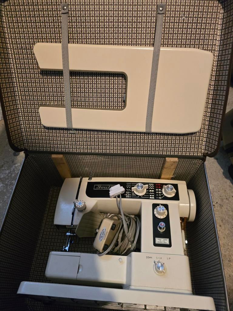 Vintage Sewit Naaimachine met Koffer - Model 801L, Ophalen, Gebruikt, Naaimachine, Overige merken