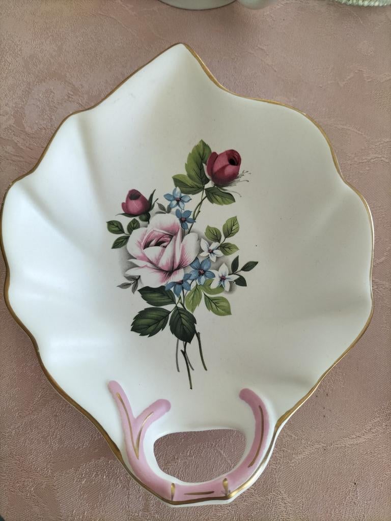 Lief schaaltje, Flora Keramiek Gouda Holland 957., Ophalen