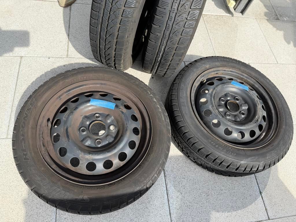 (Winter)banden (op velg) + wieldoppen Peugeot 107, Auto-onderdelen, Banden en Velgen, Ophalen, 14 inch, Gebruikt, 155 mm