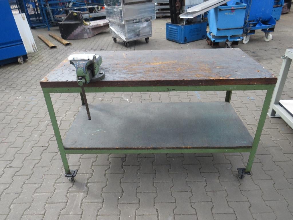 mobiele werkbank werktafel met banschroef extra legbord, Doe-het-zelf en Verbouw, Gebruikt, Bankschroef, Zandhaarweg, Ophalen of Verzenden