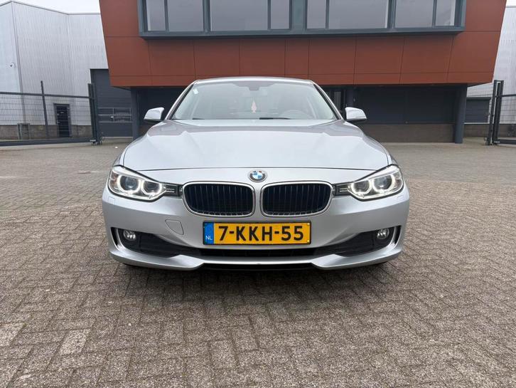 BMW 3-Serie 320I zeer nette auto, Auto's, BMW, Bedrijf, 3-Serie, Benzine, A, Sedan, Handgeschakeld, Origineel Nederlands, Zilver of Grijs