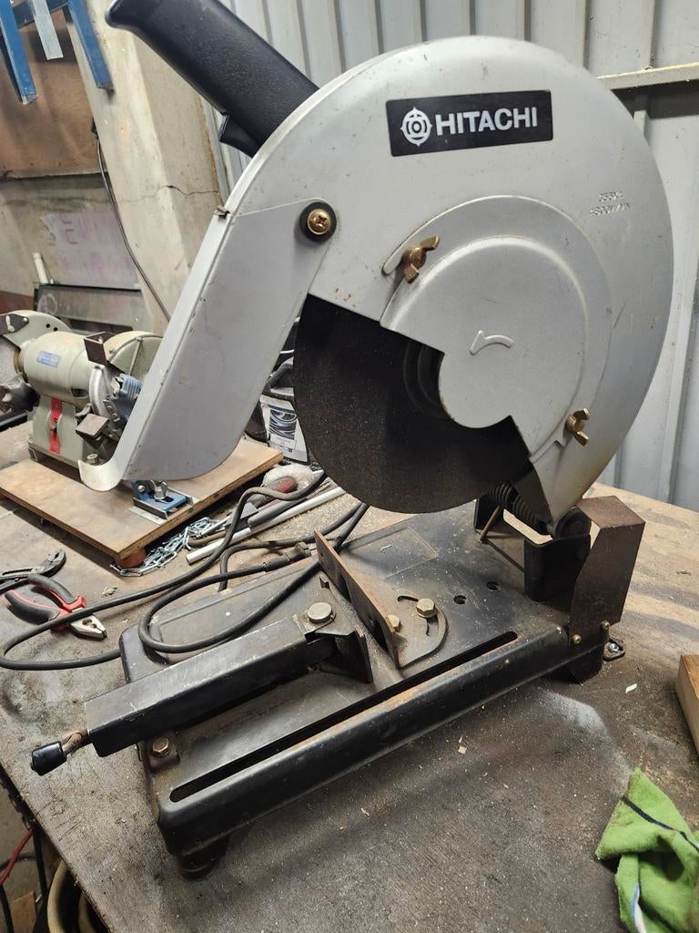 Staal afkortzaag Hitachi 355mm, Doe-het-zelf en Verbouw, Gereedschap | Zaagmachines, Gebruikt, Ophalen of Verzenden, Afkortzaag