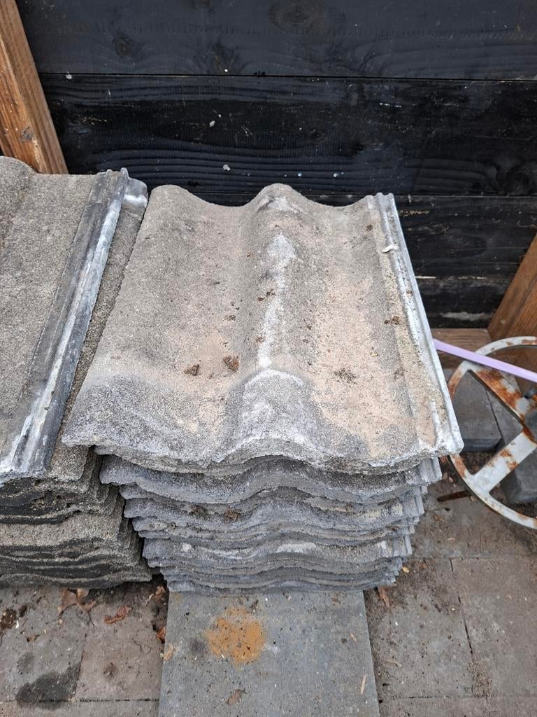 13 grijze dakpannen, Ophalen, Gebruikt, Steen of Klei, Minder dan 5 m²