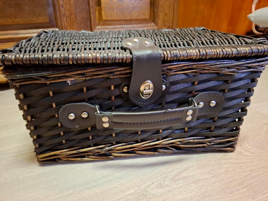 Luxe picknickmand met complete inhoud voor 2 personen, Ophalen of Verzenden, Zo goed als nieuw