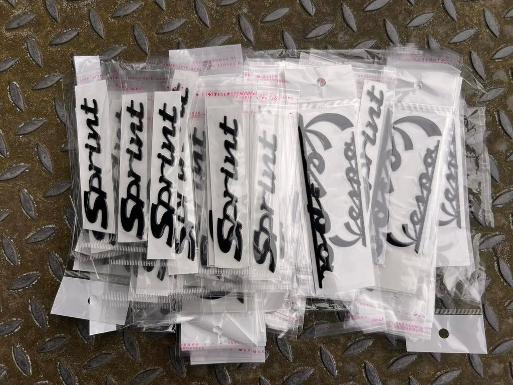 NIEUW! Partij Vespa Sprint emblemen glans zwart stickers, Ophalen of Verzenden, Vespa, Glans zwart, Sprint