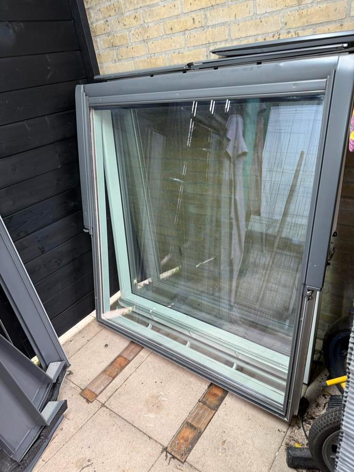 2x Velux Dakraam kunststof GGU UK08 134x140, Doe-het-zelf en Verbouw, Glas en Ramen, Gebruikt, Dakraam, 120 tot 160 cm, Ophalen of Verzenden