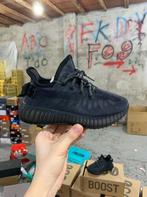 Yeezy Boost 350 Mono Cinder | Maat 41, Kleding | Heren, Schoenen, Ophalen of Verzenden, Nieuw, Zwart