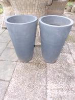 Twee hele mooie hoge en keurige bloempot/vazen voor buiten, 25 tot 40 cm, Kunststof, Gebruikt, Rond