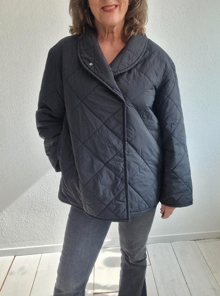 Arket quilted tussenjas. Maat M. Zwart, Kleding | Dames, Jassen | Zomer, Nieuw, Maat 38/40 (M), Zwart, Ophalen of Verzenden