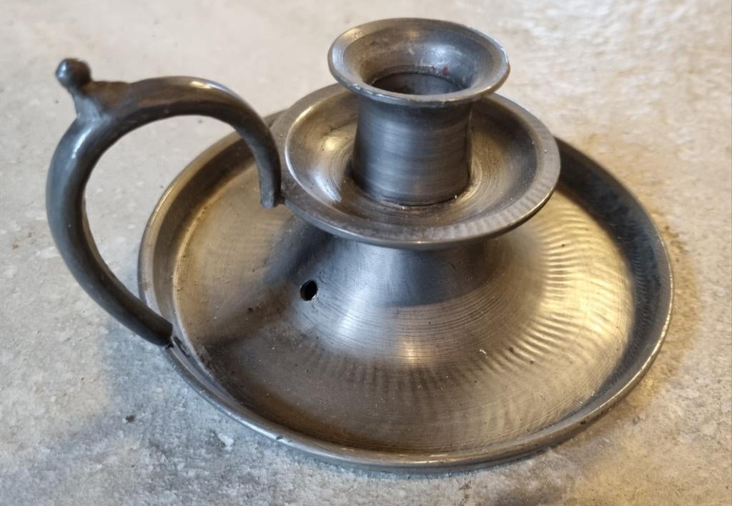 Oude tinnen kandelaar / blaker met voet en handvat, Ophalen of Verzenden, Overige materialen