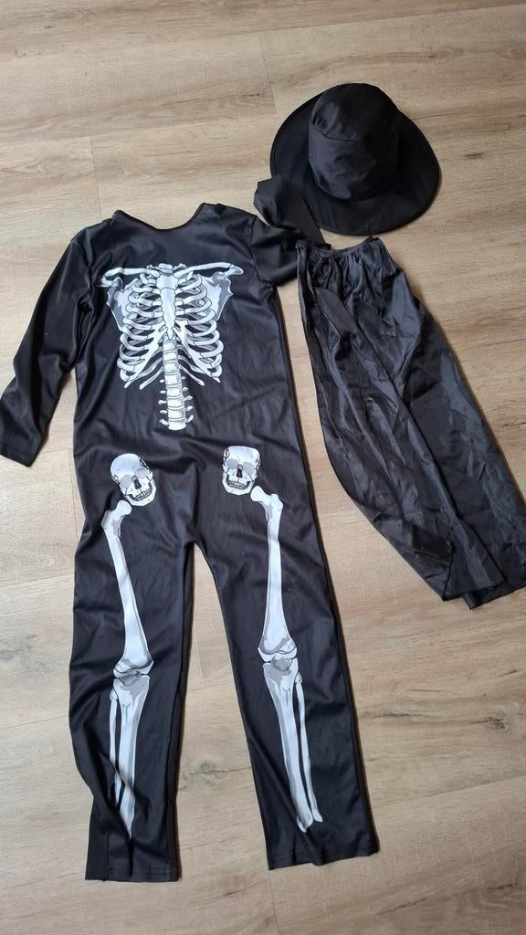 Skelet verkleedpak met cape en hoed, Kinderen en Baby's, Carnavalskleding en Verkleedspullen, Ophalen of Verzenden, Zo goed als nieuw