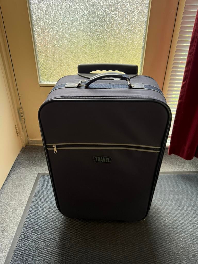 Een hele mooie lichte travel koffer, 60 tot 70 cm, Hard kunststof, Ophalen of Verzenden, Zo goed als nieuw