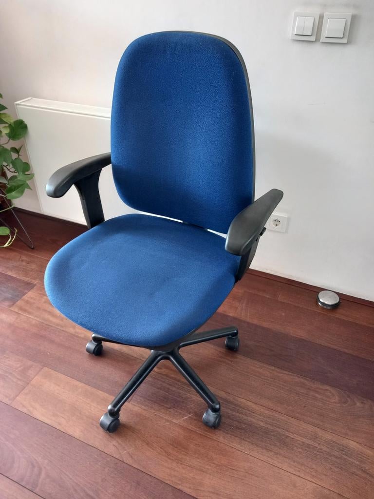 Mooie bureaustoel, Ophalen, Zo goed als nieuw, Zwart
