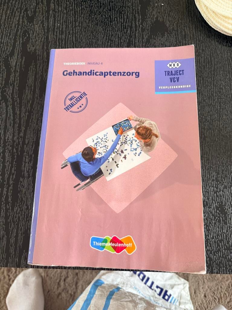 Verpleegkundige niveau 4 lesboek met waterschade, Boeken, Studieboeken en Cursussen, Ophalen of Verzenden, Gamma, Gelezen, MBO