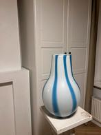 Grote wit/blauw gestreepte glazen vaas, Ophalen, Wit, Minder dan 50 cm, Glas