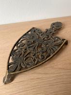 Antieke messing onderzetter voor strijkijzer, Ophalen of Verzenden