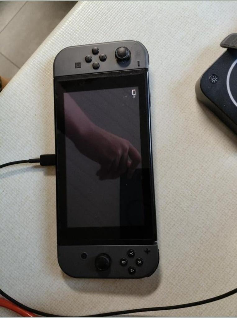 Nintendo switch bundel, Ophalen, Met 2 controllers, Zo goed als nieuw, Met harde schijf