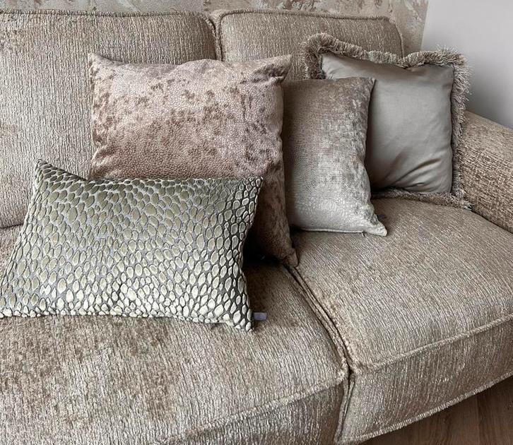 Claudi luxe kussenset beige taupe, Huis en Inrichting, Woonaccessoires | Kussens, Zo goed als nieuw, Beige, Vierkant, Ophalen