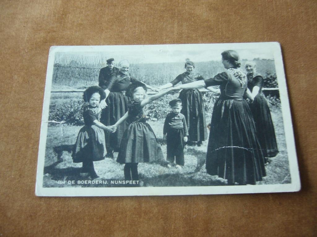 NUNSPEET  =  BIJ DE BOERDERIJ, Ophalen of Verzenden, 1920 tot 1940, Gelopen, Gelderland