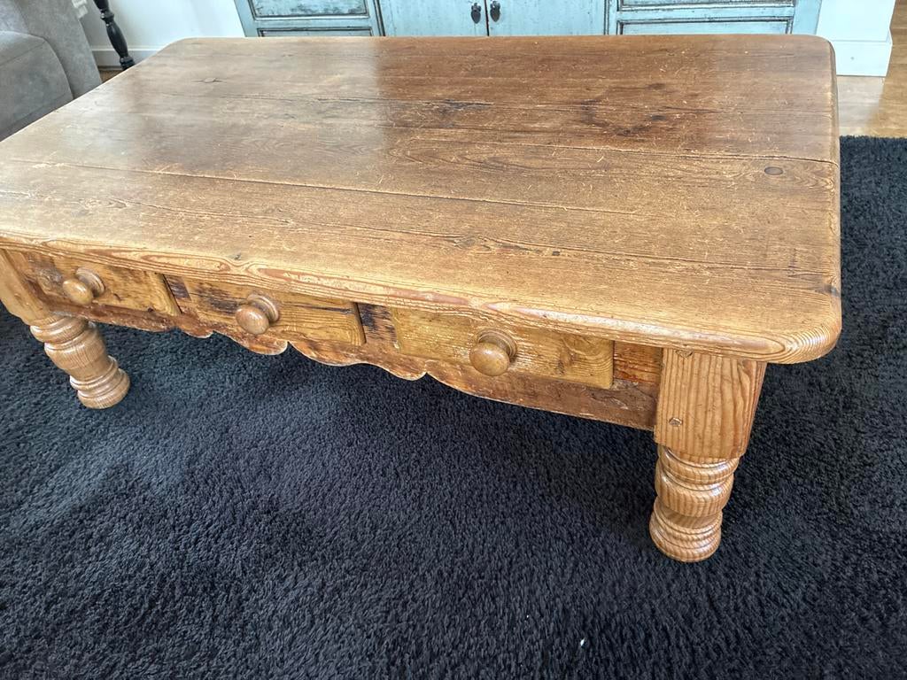 Oude grenen salon tafel met drie lades, Ophalen of Verzenden