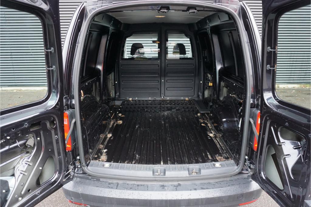 Volkswagen Caddy 102pk Automaat L2H1 Maxi Highline Navigatie, Stof, Gebruikt, Volkswagen, Zwart