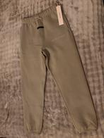 Nieuwe authentieke Essentials joggingbroek khaki maat 140, Kinderen en Baby's, Kinderkleding | Maat 140, Verzenden, Jongen of Meisje