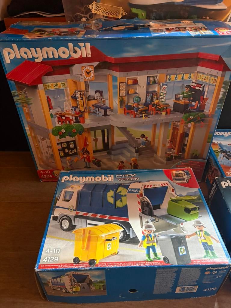 Heel veel playmobil, waaronder de grote school!, Ophalen, Zo goed als nieuw