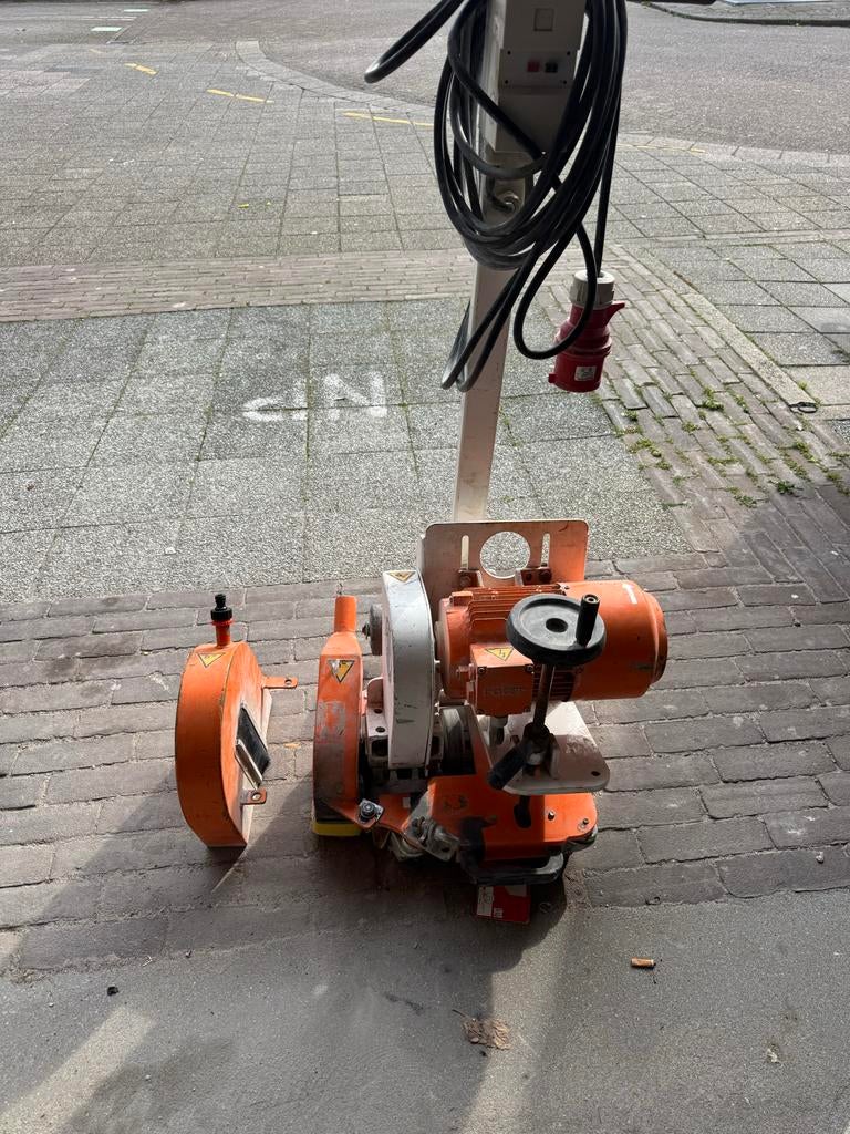 Vloerverwarming Freesmachine 32A - Niet zelfrijdend, Ophalen, Gebruikt, Elektrisch, Sleuvenfrees