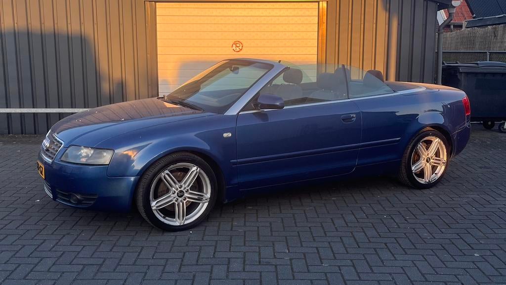 Audi A4 2.4 V6 125KW Cabrio AUT 2002 Blauw, Auto's, Audi, Stof, Cabriolet, A4, Automatische klimaatregeling