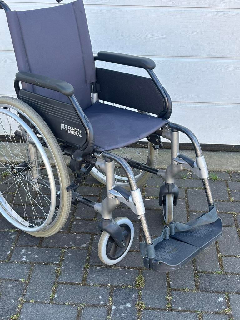 Lichtgewicht klein model , smal , inklapbare rolstoel, Diversen, Rolstoelen, Zo goed als nieuw, Nederland, Handbewogen rolstoel