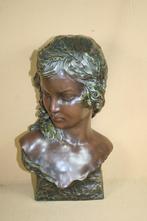 Art Deco aardewerk borst beeld van een meisje gemerkt, Ophalen of Verzenden